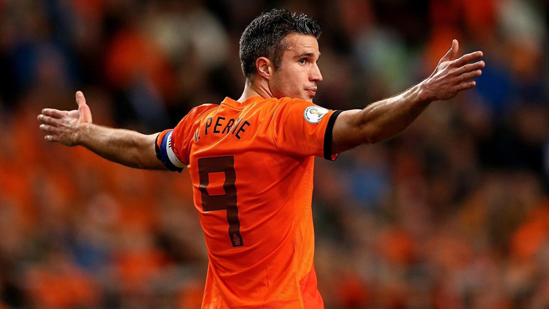 洛卡特利发声引热议,意甲靠防守,欧冠靠进攻?巴黎险胜揭示真理—多纳鲁马才是终极答案